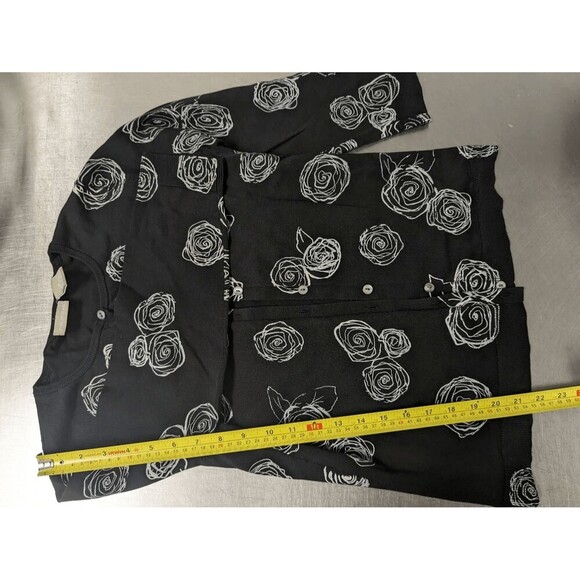 Field gear Women 2 Piece Black and White Rose Floral Pattern Button Up Sweater a - Picture 9 of 13
